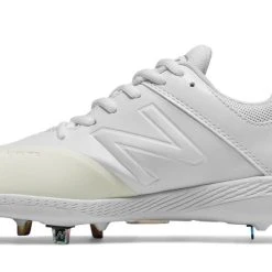Hit After Hit New Balance – White/White Women’s Fastpitch Spikes (SMFUSEW1)