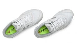 Hit After Hit New Balance – White/White Women’s Fastpitch Turf Shoes (ST4040W1)